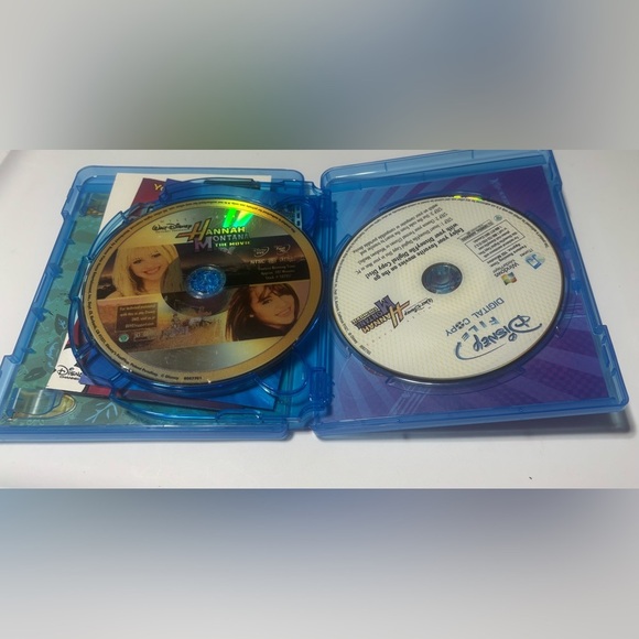 Blu-ray Deluxe Edition of Hannah Montana: The Movie, released in 2009. - Picture 4 of 4
